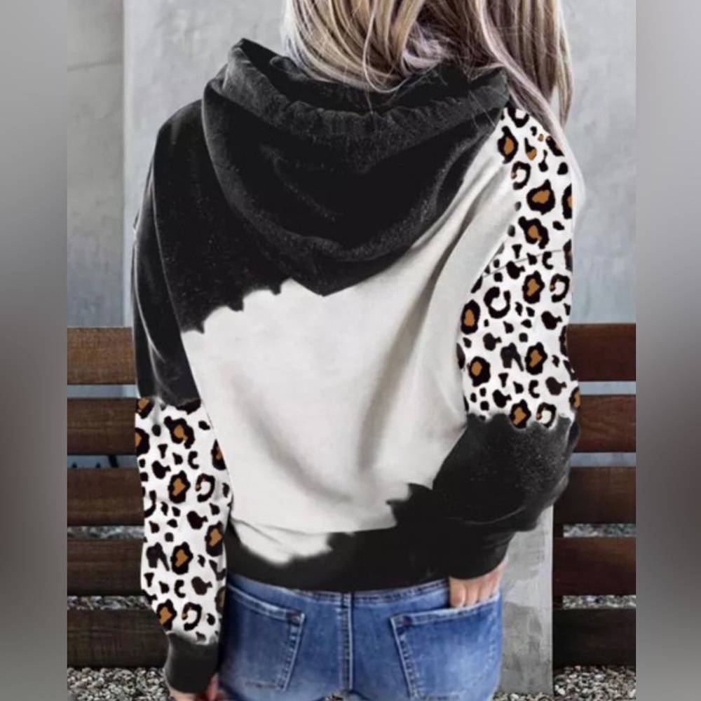 NWT-BACK IN STOCK-LEOPARD PRINT CARHARTT LETTER CONTRAST HOODIE-Size XLARGE - Picture 3 of 4